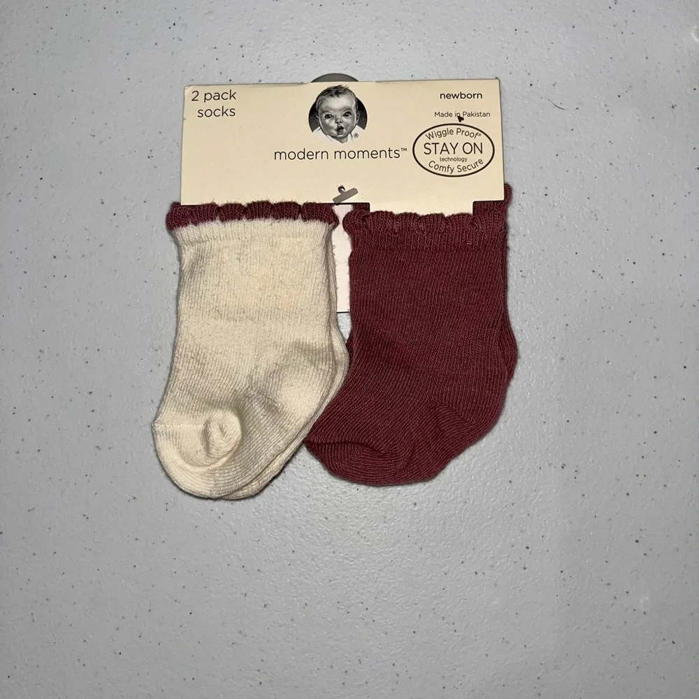 NWT 2 pk Gerber Stay On Socks